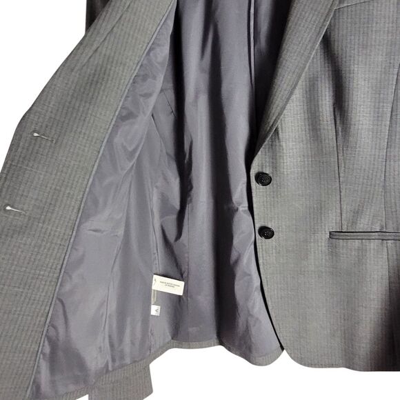 Like New-Ann Taylor Gray Pin-Stripe Wool Blend Pant-Suit.- Sz.6 - Picture 6 of 13